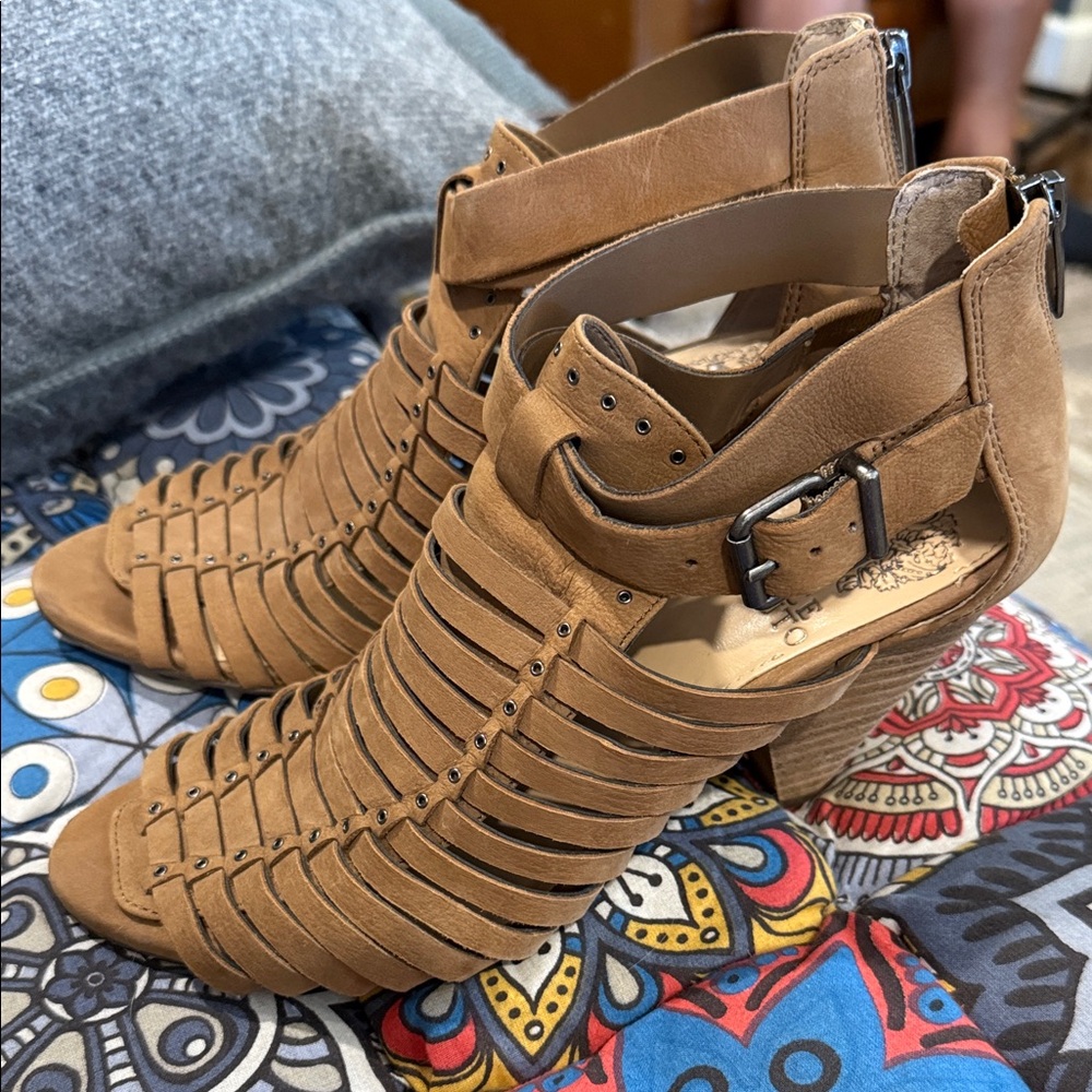Women's Vince Camuto Tan Brown Strappy Gladiator Sandals Heeled EUC Size 6 - Picture 3 of 9